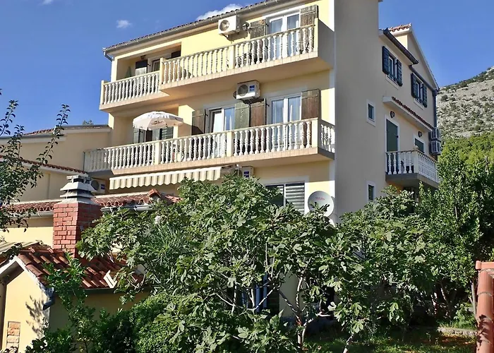 Marina * סטאריגרד-פקלניצה