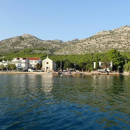 Marina *